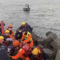 年輕女子堤岸企圖輕生 海巡、警消全力救援