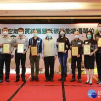 感謝企業機關民間團體付出　黃偉哲頒獎表揚44個環保績優單位