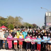 繞著億載金城跑 台南首創90校學子馬拉松接力
