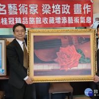 典藏藝術家梁培政畫作　增添旅館藝術氛圍