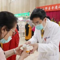 同「粥」共濟 攜手抗疫 佛光山千碗臘八粥暖挺醫院