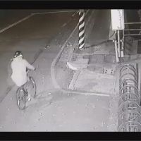 婦人騎單車遭飛車搶劫 手機、2千多元飛了