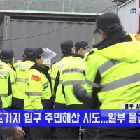 南韓向薩德基地送物資 逾600警驅散示威居民