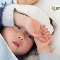 孩子發燒熱痙攣怎麼辦？　醫師提醒兩大原則