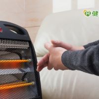 冬天使用電暖爐　小心低溫燙傷！