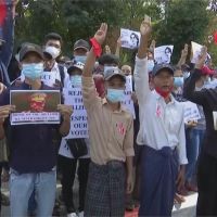緬甸反政變爆衝突 警出動水砲車驅散示威者