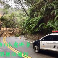 快新聞／陽金公路今晨土石坍方 竹子湖附近道路雙向封閉搶通中