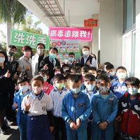 防疫整備READY GO 黃偉哲視察校園防疫呼籲共同守護學童健康