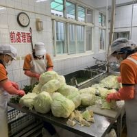 南市教育局帶頭認購300公斤高麗菜 教育局長鄭新輝:響應支持農民