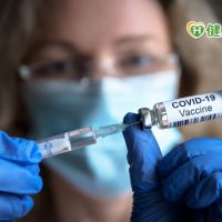 新冠肺炎疫苗開打在即　只打一劑、混著打行不行？