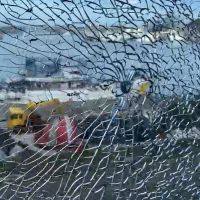快新聞／基隆海科館窗戶呈「蜘蛛網狀碎裂」 疑遭彈弓鋼珠射擊