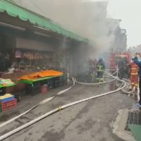 快新聞／中和景安路市場店面起火！ 消防速滅火救出18人