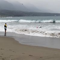 快新聞／11師生台東杉原灣海邊戲水 17歲少年被海浪捲走失蹤