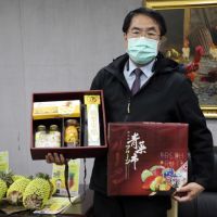 黃偉哲與台南市農產運銷公司超前部署推廣訂購單