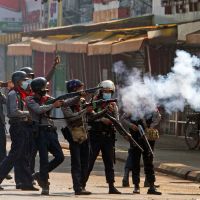 軍警鎮壓緬甸抗議至少18死30傷  國際譴責