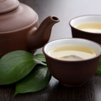 一天喝5杯綠茶，「腦梗塞」死亡風險減五成！了解「綠、褐、黃、紅、黑」色飲食的好處...