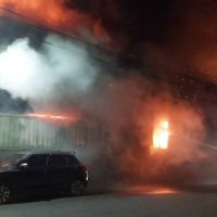 台南金屬工廠大火 500平方公尺廠房燒毀
