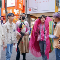 影／超瘋狂！南韓出道團體C.T.O甩偶包...街頭扮蚌殼精、老背少沒在怕
