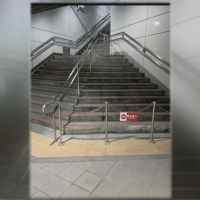 天龍國設計！ 大安站5號出口 扇形樓梯行嘸路！