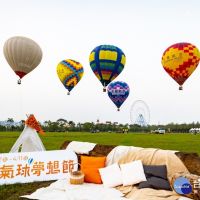 中台灣熱氣球嘉年華開跑　搭乘踴躍現場活動High翻天