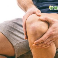 爬樓梯膝蓋痛　淺談退化性膝關節炎中醫治療