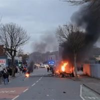 北愛爾蘭內戰？「親英 vs.親愛」示威互丟汽油彈