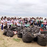 淨灘減塑向海致敬　志工和學子們體驗海岸清潔及生態保育重要性