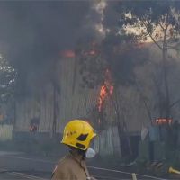 黑煙狂竄! 仁德工廠火警 400平方公尺全面燃燒