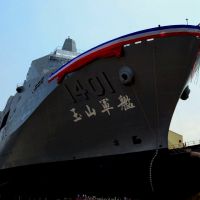首艘萬噸級兩棲運輸艦命名下水 總統：將強化海軍執行任務能力 (影音)
