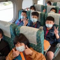 高鐵新竹站送愛　石磊泰雅學童開心遊府城