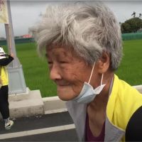 瘋媽祖溫馨側寫　88歲嬤為兒走全程！
