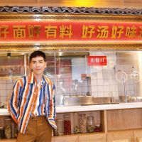 蕭敬騰手搖飲不滿足　跨足實體麵店開到中國成都！