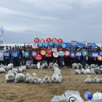 新北千人攜手淨灘　清出1500公斤海洋廢棄物