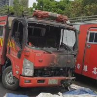 田寮竹林火警 消防車慘遭波及 1消防員灼傷