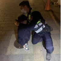 快新聞／幼童深夜徘徊萬華街頭　保安警脫外套「抱緊處理」