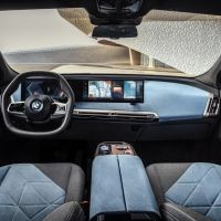 馭電領航 全新BMW iX純電旗艦亞洲首發 總代理汎德第四季引進 超前部屬直流高速充電網