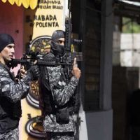 巴西里約貧民窟緝毒爆槍戰　至少25死