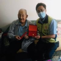 臺中市榮服處與中華善緣慈善會關懷百歲榮民人瑞