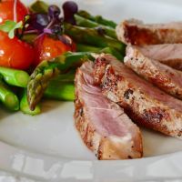 膽固醇過高+貧血還能吃紅肉嗎？ 營養師傳授「兩全」飲食原則