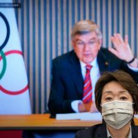 疫情嚴峻！東奧聖火傳遞將暫停　IOC主席延後訪日