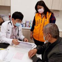 強化遊民自我防疫降低風險　中華照顧者關懷協會加大發放供應口罩