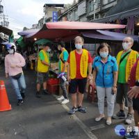 關心防疫措施執行　竹東鎮長親至市場落實