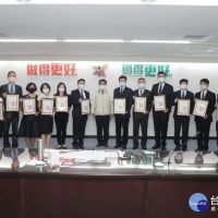 南市府表揚14名模範公務員　林玉茹、蔡玲珊2科長參加政院選拔