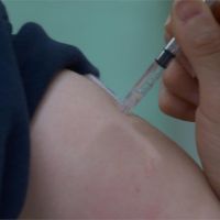 拚疫苗接種率 CDC擬設診所、大公司疫苗接種站
