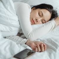 居家辦公越睡越健康！ 防疫期間的「午覺對策」睡對姿勢、時間點