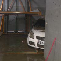 週五暴雨新店重災　地下停車場慘淹愛車泡水