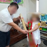 快新聞／實體畢業典禮全取消　最強爸爸手做畢業證書頒發給愛女