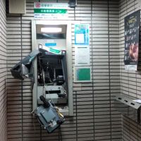 惱羞成怒！屏東男子疑偷錢不成　持榔頭砸毀郵局ATM