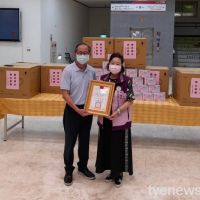 黃簡美桂女士熱心公益 捐桃市消防局2萬個醫療用口罩