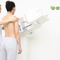 預防乳癌應定期篩檢　乳房X光攝影檢查揪病兆
